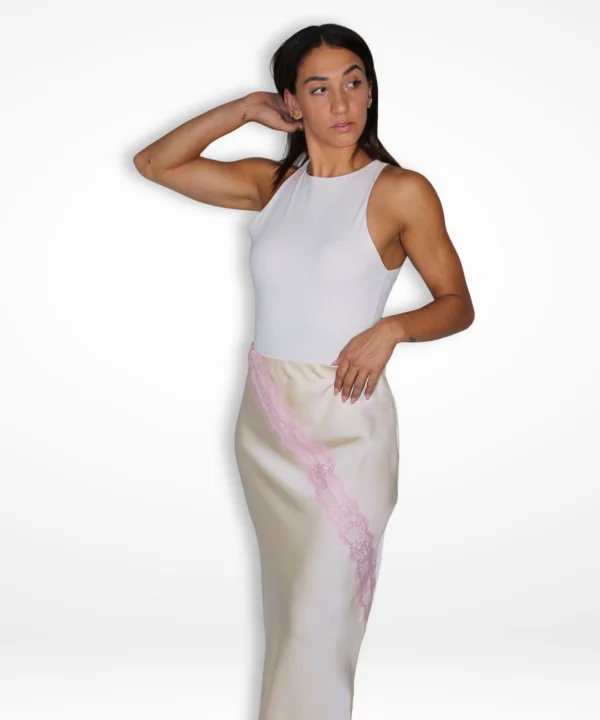 Duo Lace crema e pizzo rosa indossato come gonna lunga – JeiBi
