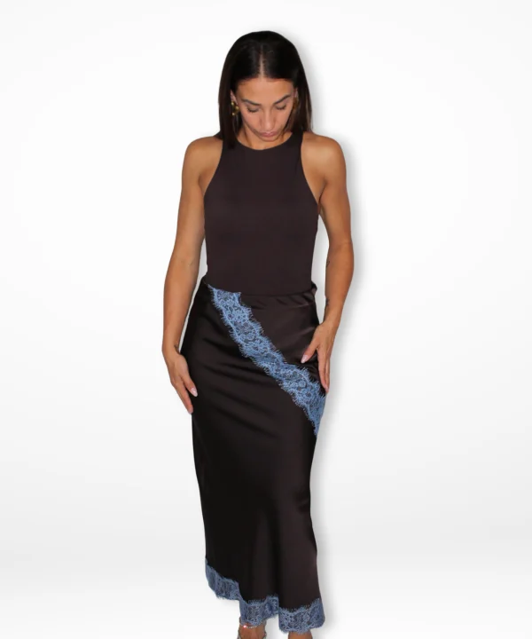 Duo Lace choco e pizzo azzurro indossato come gonna lunga – JeiBi
